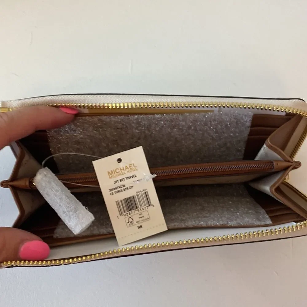 NWT Michael Kors Jet Set long Wallet- cream
